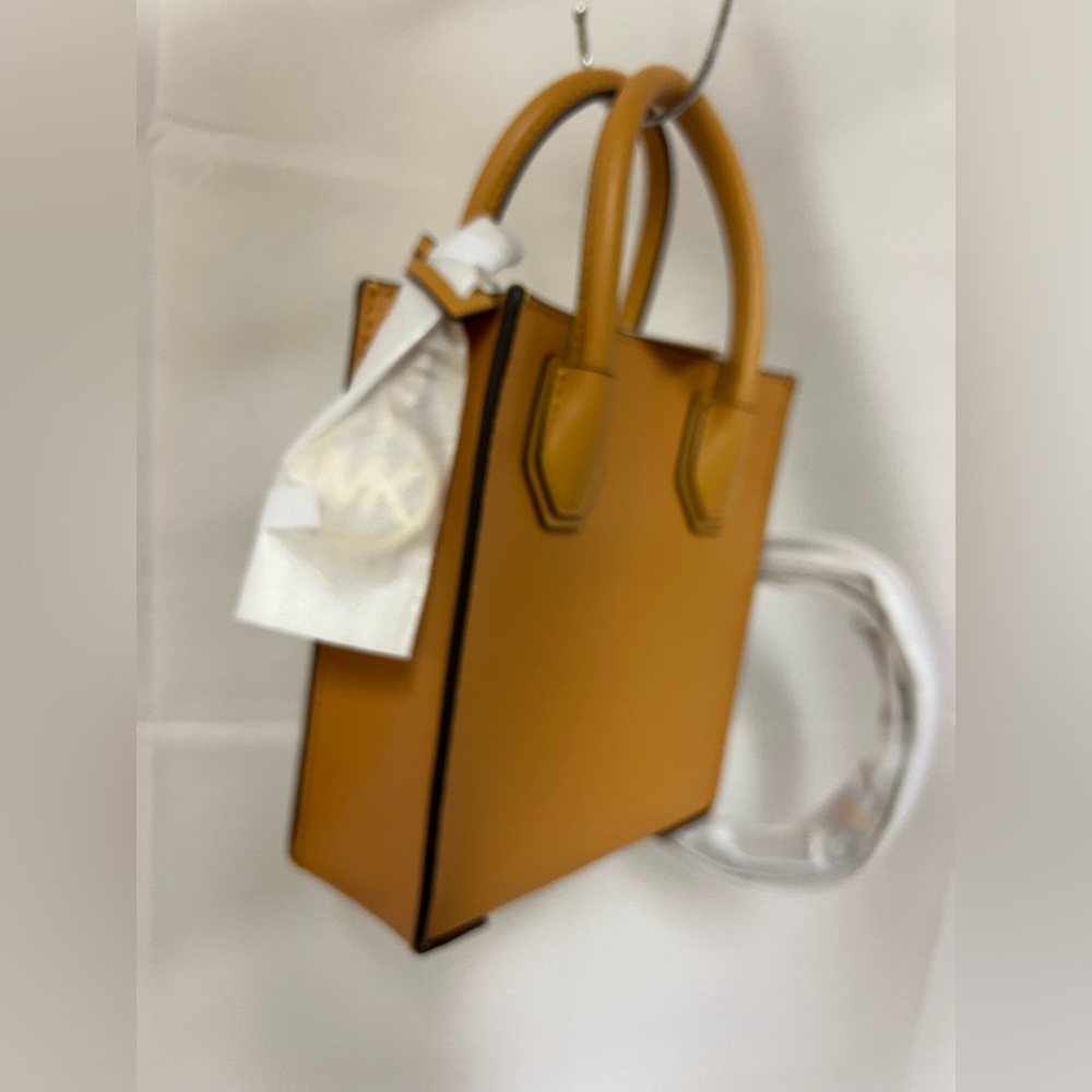 New MICHAEL KORS Mercer Extra-Small Pebbled Leather Crossbody Bag - Picture 3 of 8